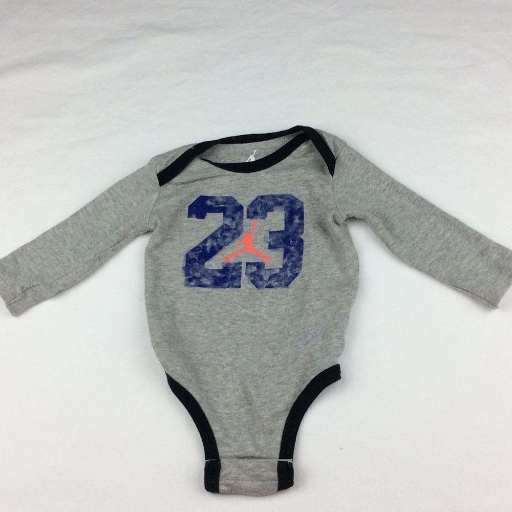 🍼 6/$18 Jordan Gray Long Sleeve Bodysuit